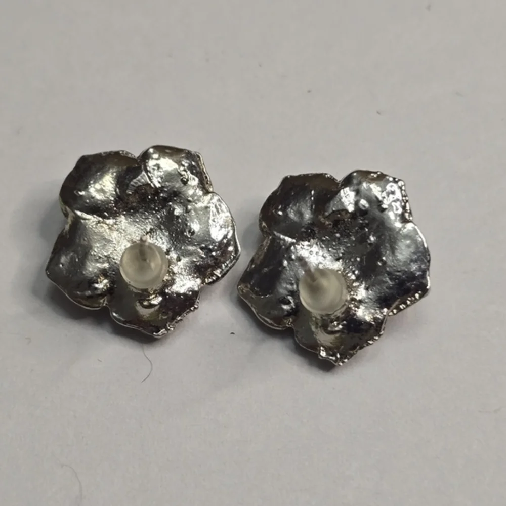 Elegant Black‎ and Silver Floral Jeweled Earrings
